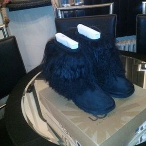 Fur black uggs