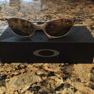 Mens Oakley sunglasses. Romeo