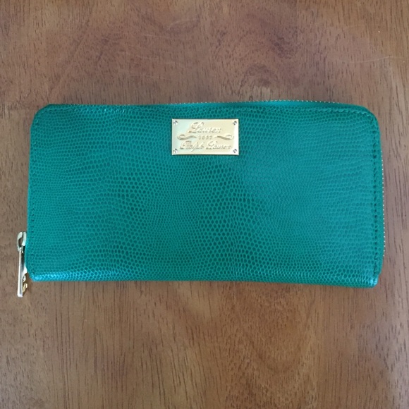 Ralph Lauren Clutches & Wallets - Ralph Lauren green leather snakeskin zippy wallet