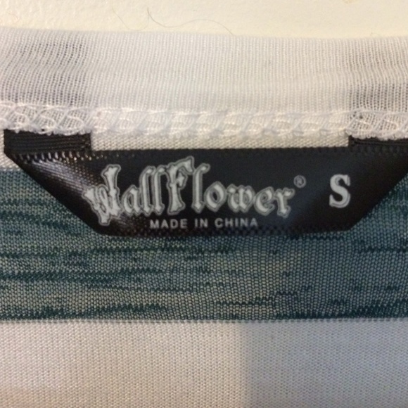 Sheer Striped top with 3/4 length sleeves - Picture 2 of 3