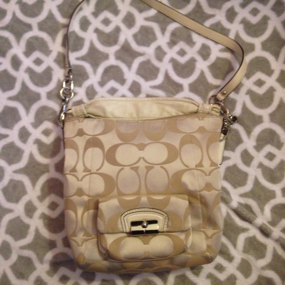 Coach Signature "Kristen" Hobo (Authentic)