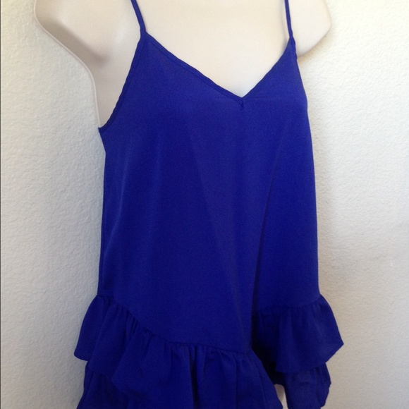 🚫SOLD🚫 Cute tank with ruffle bottom! - Picture 2 of 4