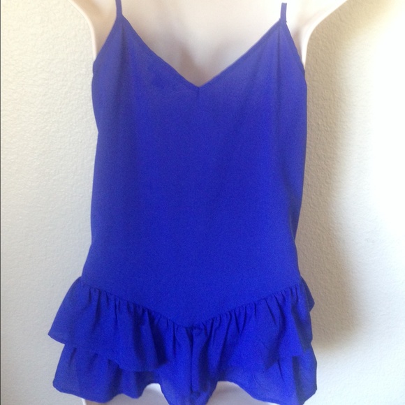 🚫SOLD🚫 Cute tank with ruffle bottom! - Picture 4 of 4