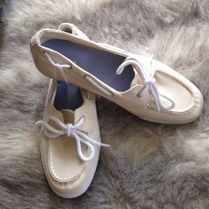 Beige nautica shoes