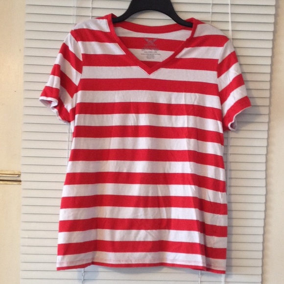 Red/white v-neck stripe tee.