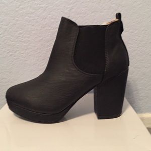 Boohoo Carys Black Elastic Booties
