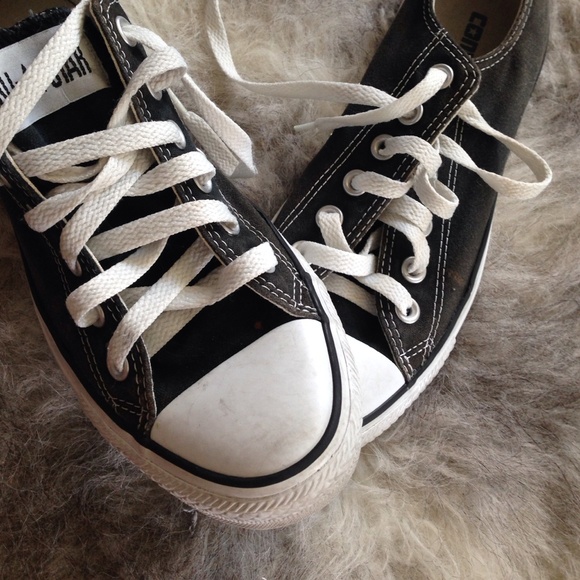 Black converse shoes