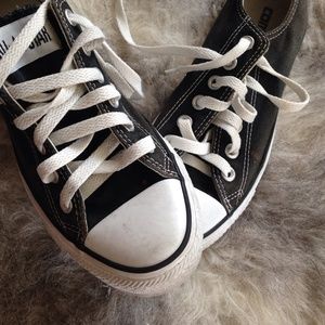 Black converse shoes