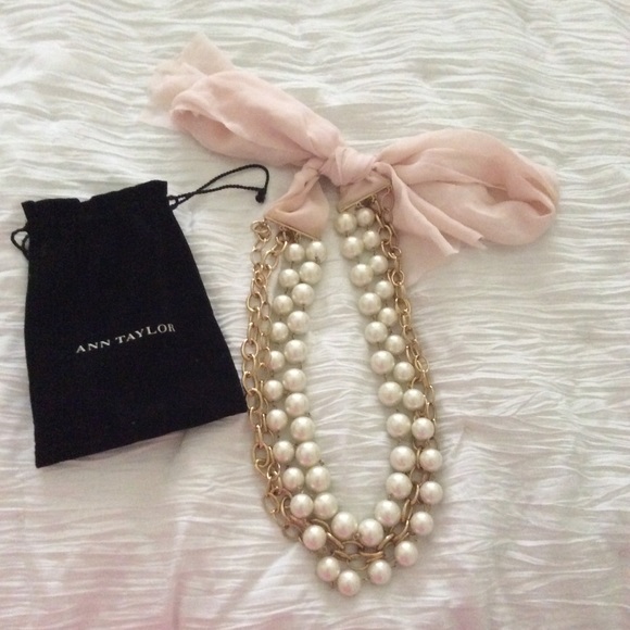Ann taylor faux pearl necklace