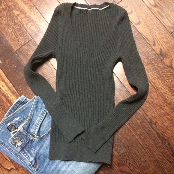 VS Gray Ribbed Top