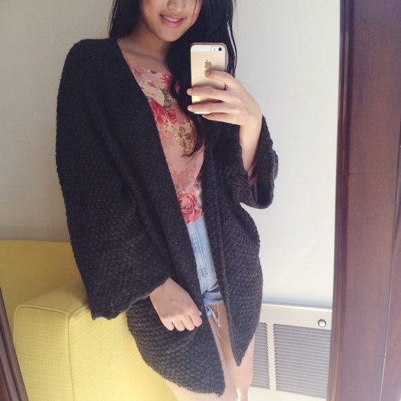 💌RESERVED💌 Brandy Melville Voltaire in Charcoal - Picture 4 of 4