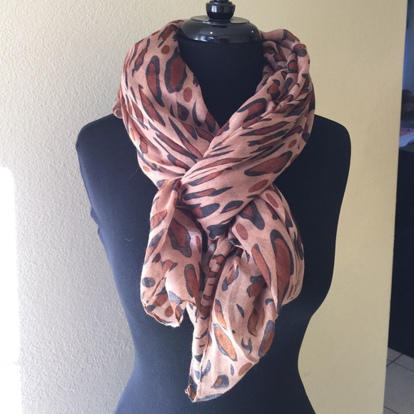 Leopard Brown Scarf - Picture 2 of 4