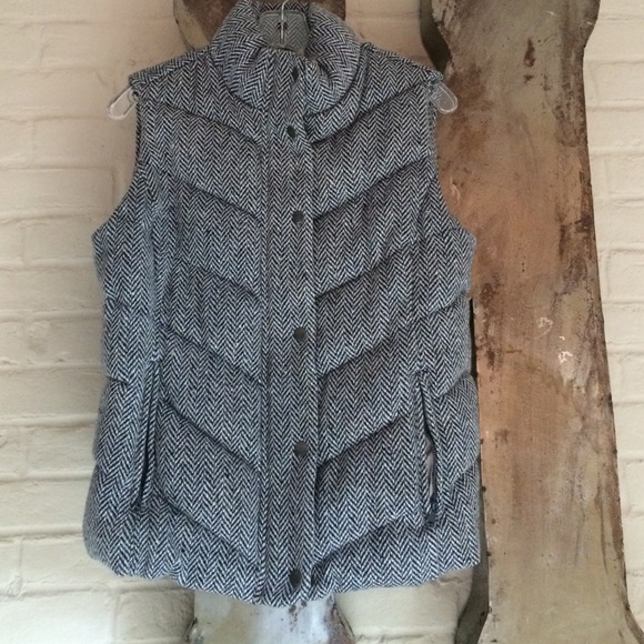 Gap Herringbone Vest - Picture 2 of 4