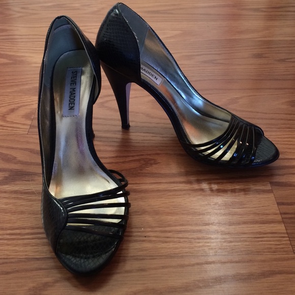 Steven madden black strappy heels
