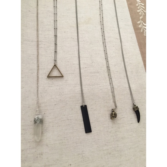 ❌SOLD❌• Minimalist Necklaces • - Picture 2 of 3