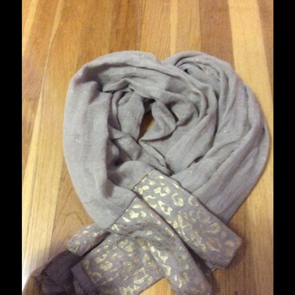 Brown scarf with gold cheetah prints