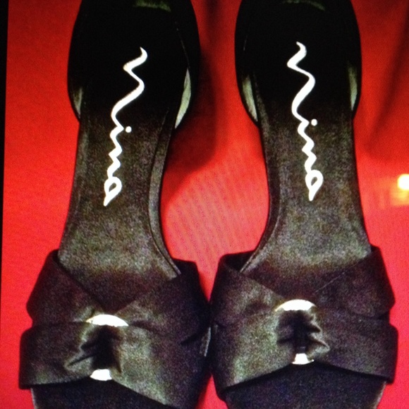 Nina dressy black heels with rhinestone accent