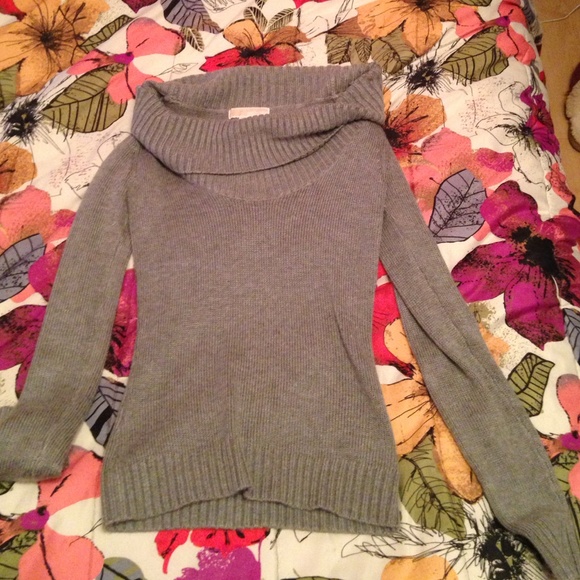 Michael Kors Sweaters - Cozy grey Michael Kors winter sweater