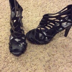 High heels cage style