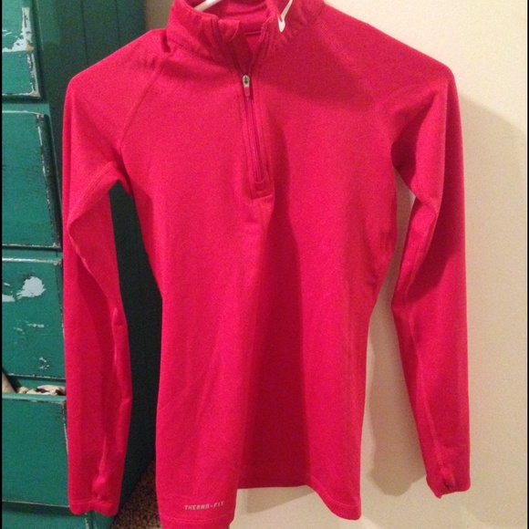 Nike Outerwear - Nike therma fit half zip