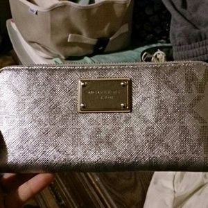 Michael Kors jet set wallet