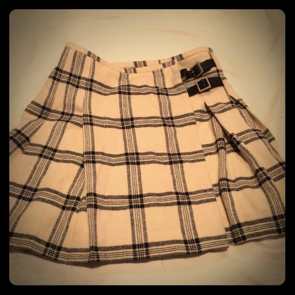 Banana Republic plaid skirt beige & black