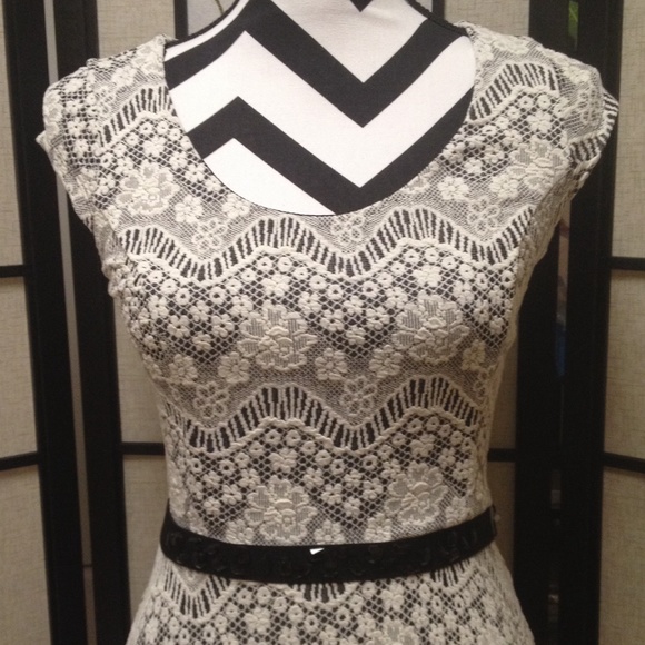 Candie's dress - Picture 2 of 4