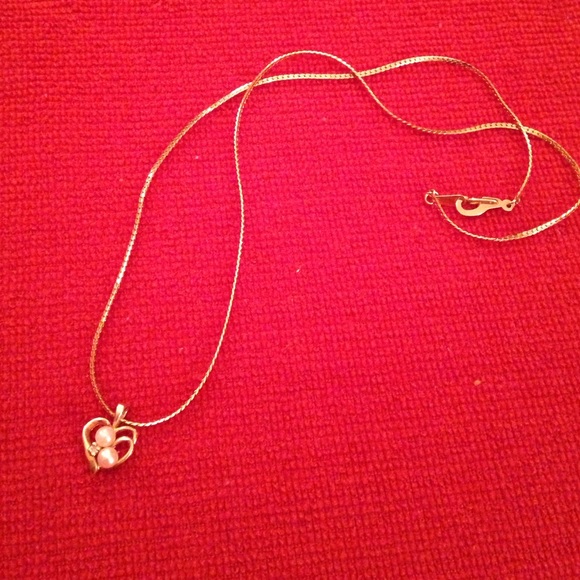 14k gold necklace with 2 pearls and a diamond