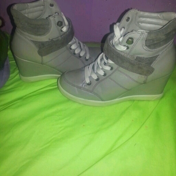 Wedge sneakers