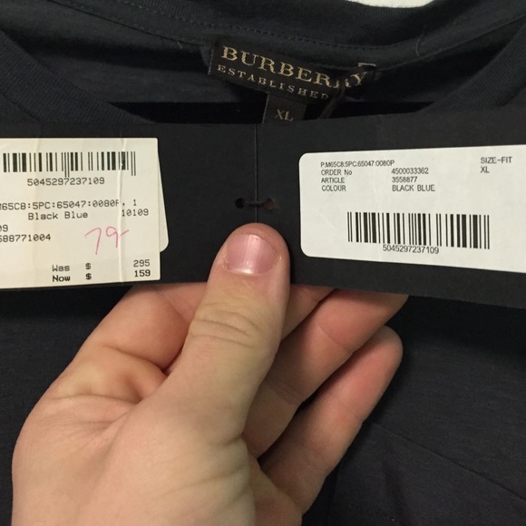 Burberry - Picture 2 of 3