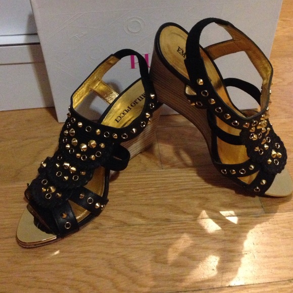 Emilio Pucci Back & Gold Sandals. - Picture 2 of 3