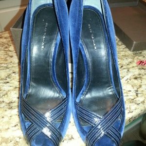 Brand new! !!!!!Elie Tahari peep toe velvet shoes
