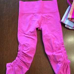 Lululemon In The Flow crops size 2 pink