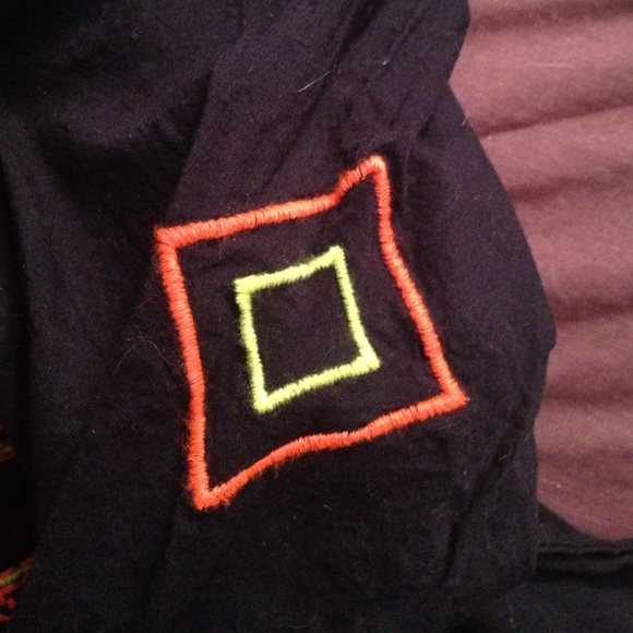 Aztec theme top - Picture 2 of 3