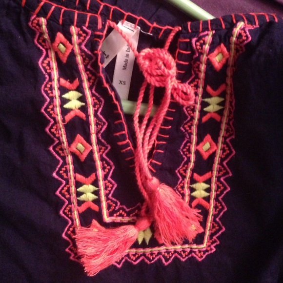 Aztec theme top - Picture 3 of 3