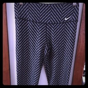 NEW LOWER PRICE✨✨✨Nike Dri Fit running Capris