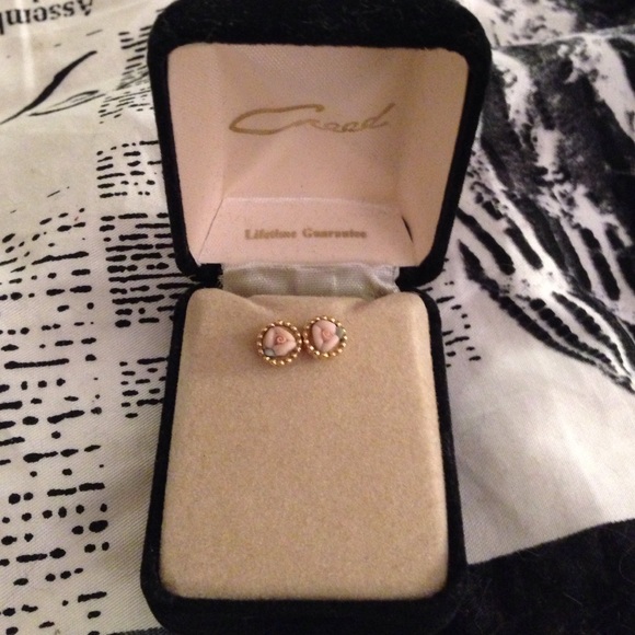 Rosette studs - Picture 2 of 2