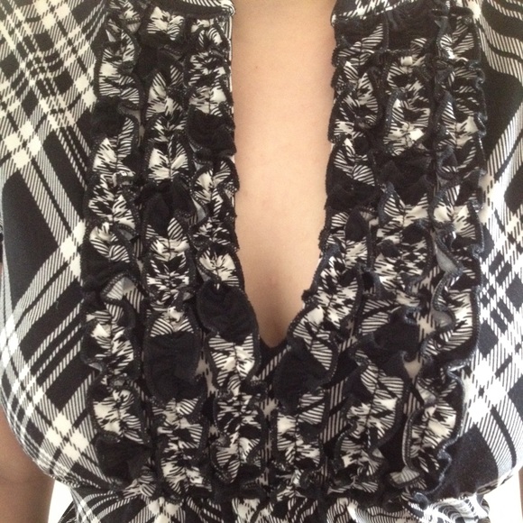 ❌SOLDDressy Ruffle Top❌ - Picture 2 of 3