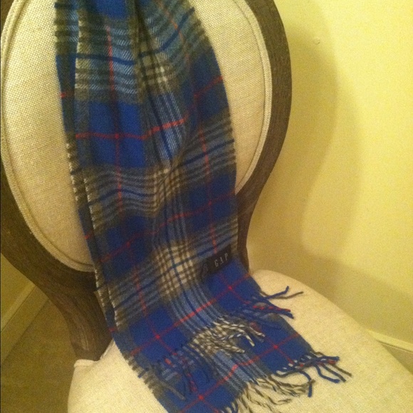 Gap scarf