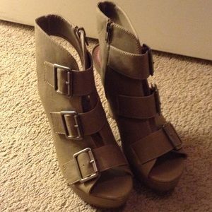 Natural Pink & Pepper Peep Toe Heels