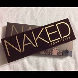 NAKED Eye shadow palette.