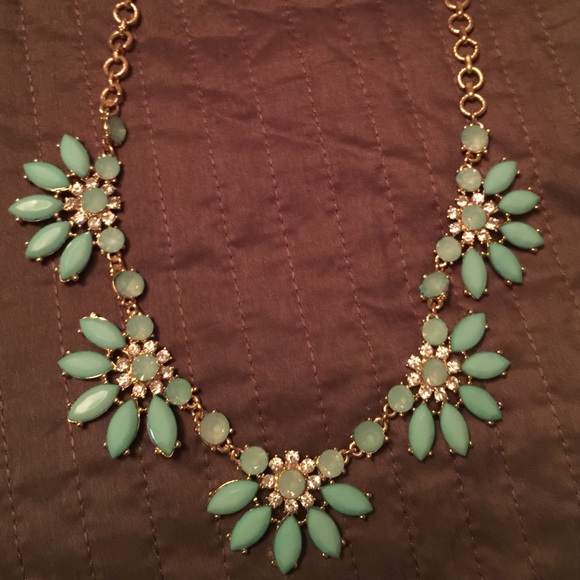Gorgeous turquoise colored statement necklace