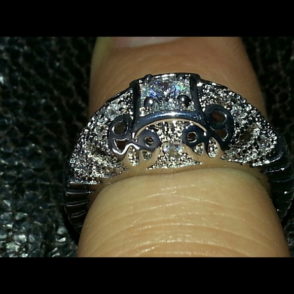 ✋✋SOLD!!! NWOT Vintage Styled ArtDeco CZ Ring - Picture 3 of 4