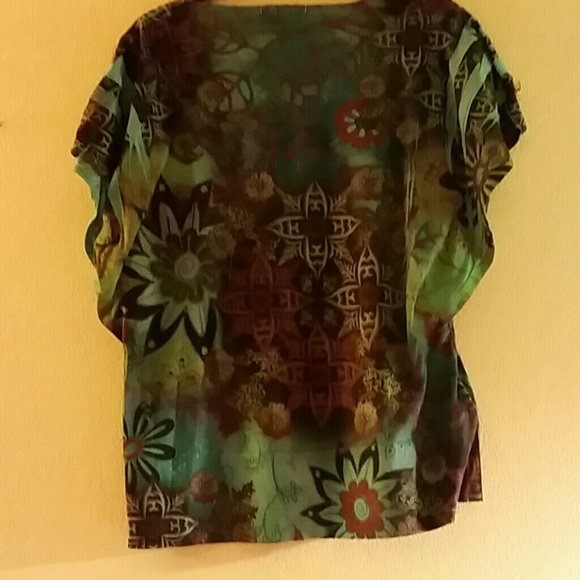 Beautiful bluish tropical fairy sleeve top - Picture 2 of 3