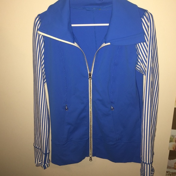 LIKE NEW Lululemon daily yoga jacket size 8