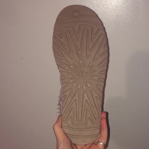 UGG - Picture 3 of 4