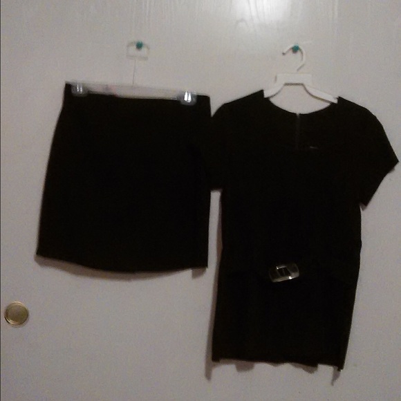 Blouse and black skirt - Picture 1 of 2