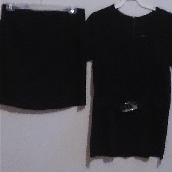 Blouse and black skirt - Picture 2 of 2