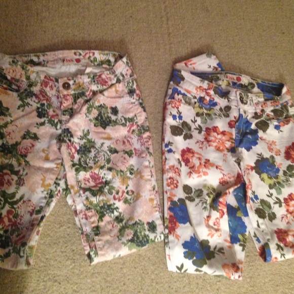Bundle!! Floral jeans - Picture 1 of 3