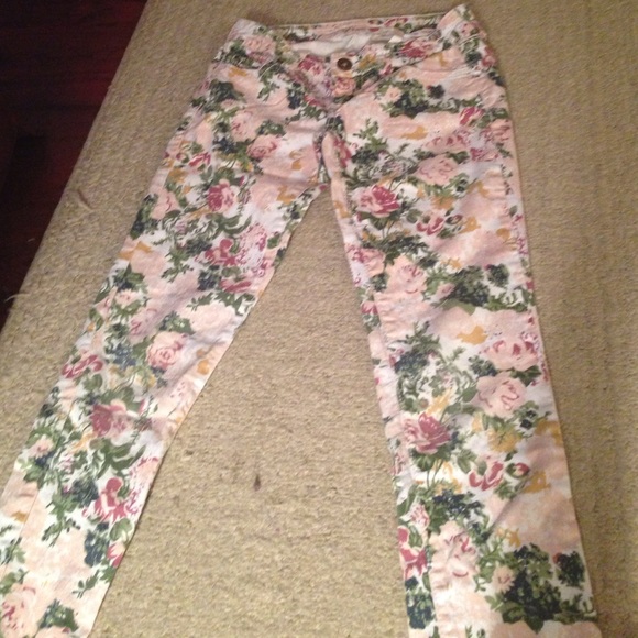Bundle!! Floral jeans - Picture 2 of 3